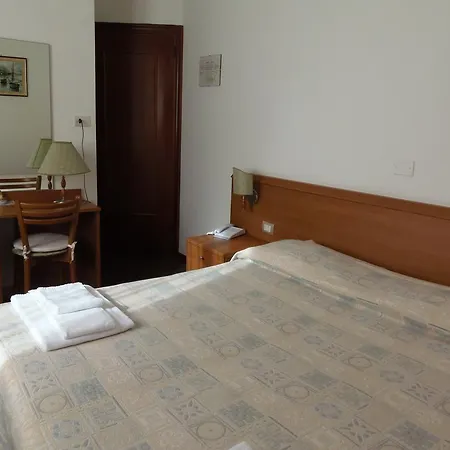 Hotel Italia 3*